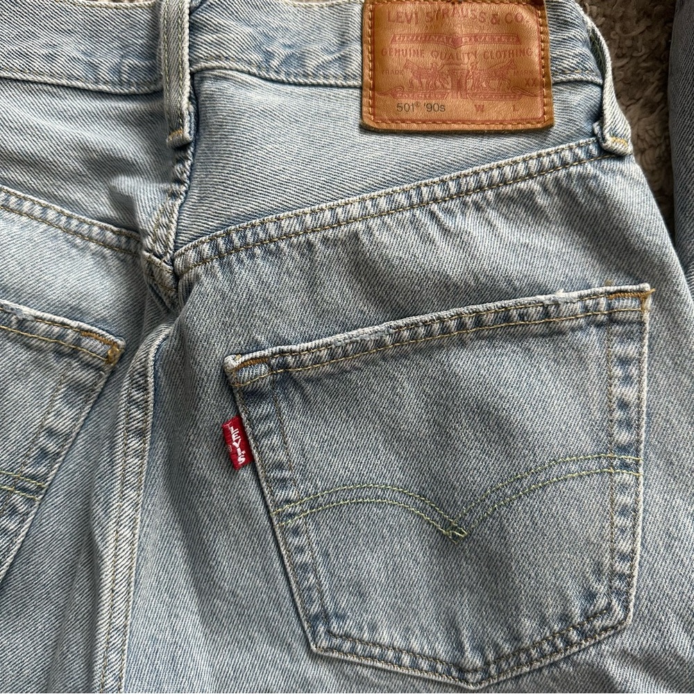 Levi's Women's 501 90s Light Wash Denim Jeans 25×32